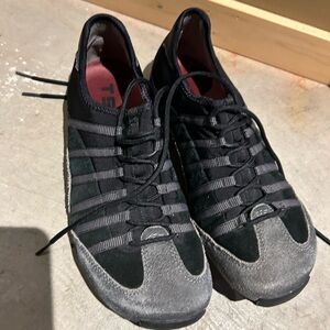 Tsubo men’s casual sneakers, black and gray